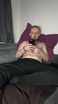 Snapshot of DrownMentallyyy chatting on April 2026 08:48:01 AM DrownMentallyyy online show from April 2026 08:48:01 AM