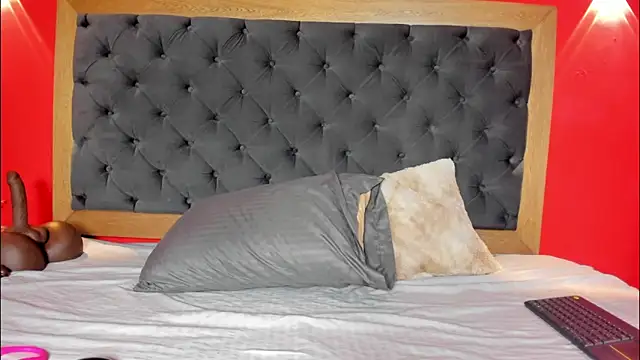 Snapshot of YayaHilton chatting on October 2025 05:27:02 AM YayaHilton online show from October 2025 05:27:02 AM