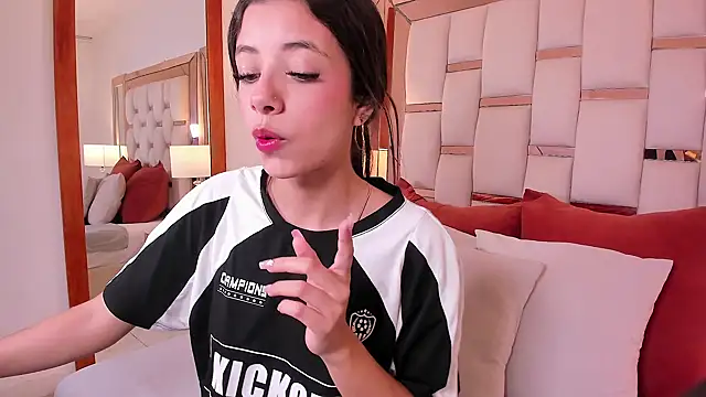 Snapshot of coraltaylor chatting on December 2024 03:48:02 PM coraltaylor online show from December 2024 03:48:02 PM