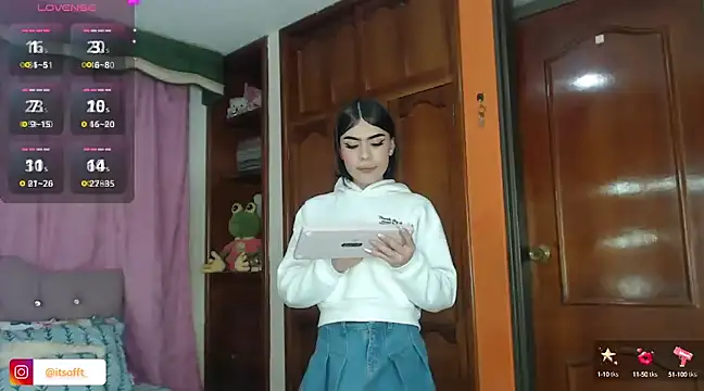 Snapshot of cuttebabe_ chatting on January 2025 03:26:01 AM cuttebabe online show from January 2025 03:26:01 AM