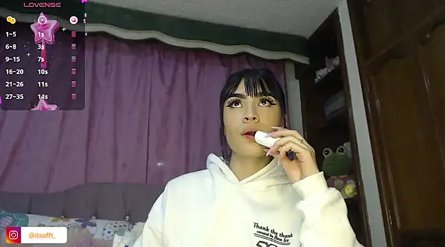 Snapshot of cuttebabe_ chatting on January 2025 11:51:01 PM cuttebabe online show from January 2025 11:51:01 PM