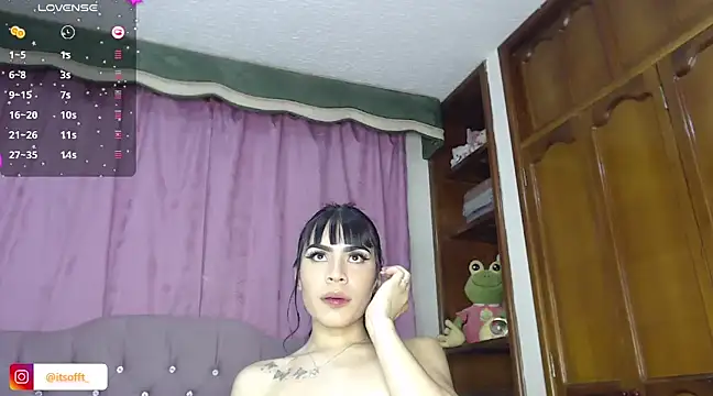 Snapshot of cuttebabe_ chatting on February 2025 01:02:01 AM cuttebabe online show from February 2025 01:02:01 AM