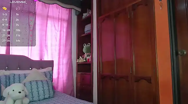 Snapshot of cuttebabe_ chatting on February 2025 07:56:01 PM cuttebabe online show from February 2025 07:56:01 PM