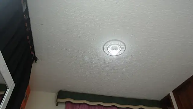 Snapshot of cuttebabe_ chatting on March 2025 11:07:01 PM cuttebabe online show from March 2025 11:07:01 PM