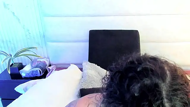 Reginavegaa online show from December 2025 11:41:02 AM