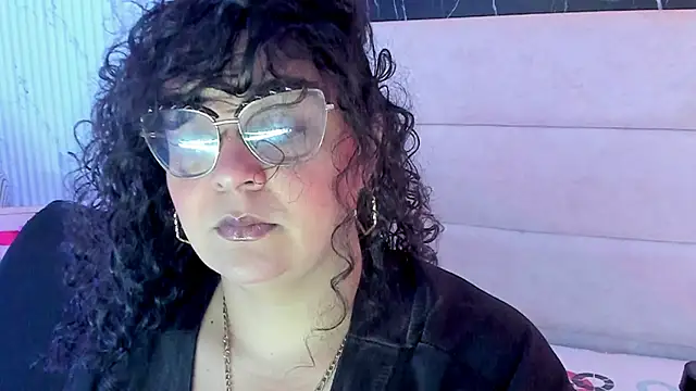 Reginavegaa online show from May 2026 09:25:01 AM