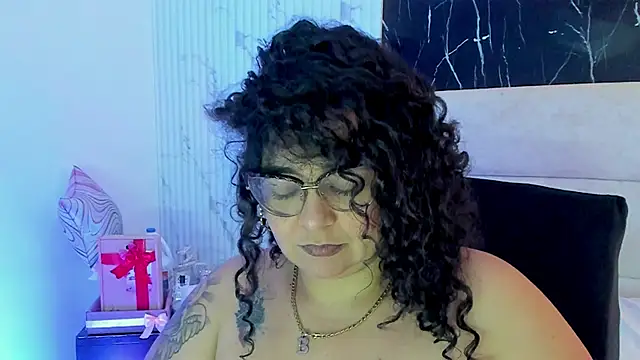 Reginavegaa online show from May 2026 11:38:02 AM
