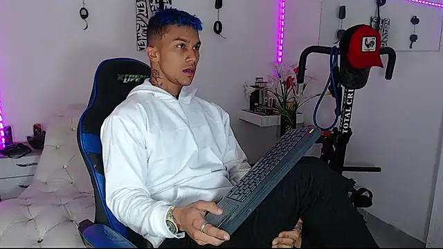 Leonard Price online show from March 2025 10:26:01 AM