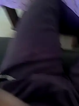 Snapshot of SuranSexy33 chatting on December 2024 05:15:02 AM SuranSexy33 online show from December 2024 05:15:02 AM