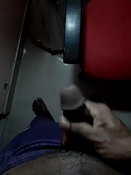 Snapshot of SuranSexy33 chatting on December 2024 06:23:02 PM SuranSexy33 online show from December 2024 06:23:02 PM