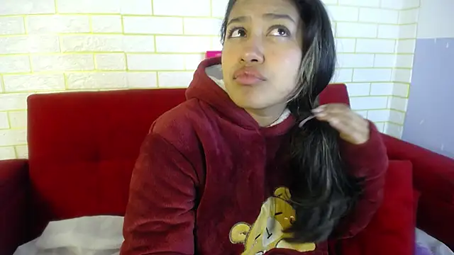 Snapshot of ricura_mily chatting on December 2025 07:05:01 AM ricura mily online show from December 2025 07:05:01 AM