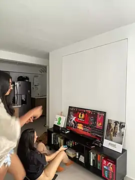 Snapshot of Annie-Hank chatting on December 2024 09:34:01 PM Annie-Hank online show from December 2024 09:34:01 PM