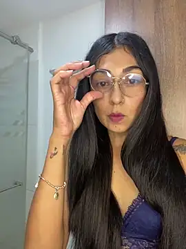 Snapshot of Annie-Hank chatting on December 2024 01:57:02 AM Annie-Hank online show from December 2024 01:57:02 AM