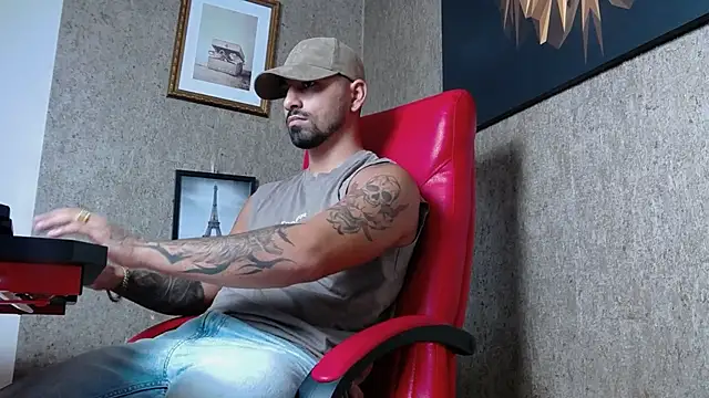 Snapshot of NigelBoydXXX chatting on December 2024 07:00:01 PM NigelBoydXXX online show from December 2024 07:00:01 PM