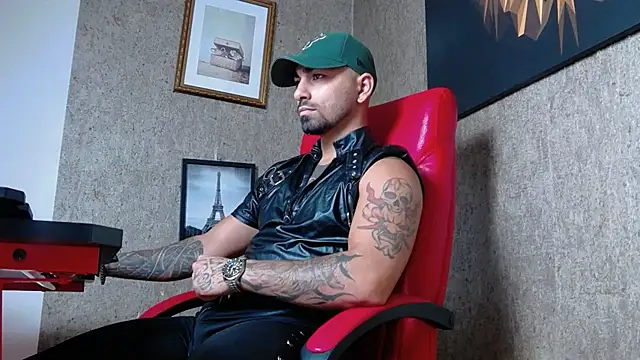 Snapshot of NigelBoydXXX chatting on December 2024 06:44:01 PM NigelBoydXXX online show from December 2024 06:44:01 PM