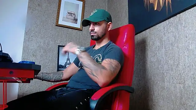 Snapshot of NigelBoydXXX chatting on December 2024 06:56:02 PM NigelBoydXXX online show from December 2024 06:56:02 PM