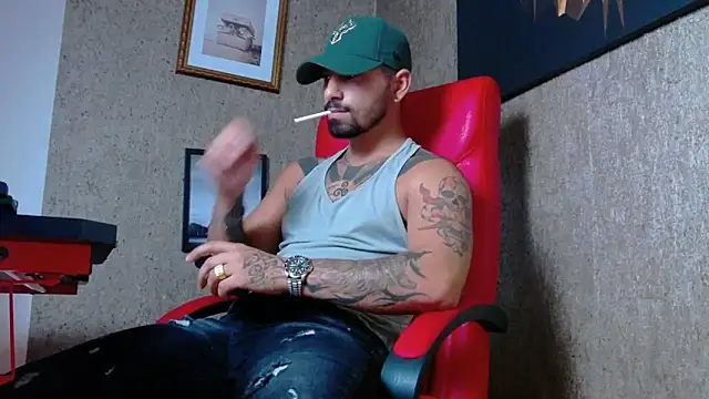 Snapshot of NigelBoydXXX chatting on December 2024 08:00:01 PM NigelBoydXXX online show from December 2024 08:00:01 PM