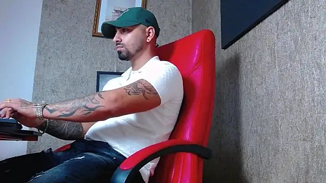 Snapshot of NigelBoydXXX chatting on January 2025 08:13:02 PM NigelBoydXXX online show from January 2025 08:13:02 PM