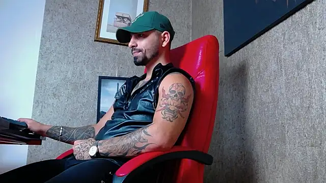 Snapshot of NigelBoydXXX chatting on January 2025 06:47:01 PM NigelBoydXXX online show from January 2025 06:47:01 PM