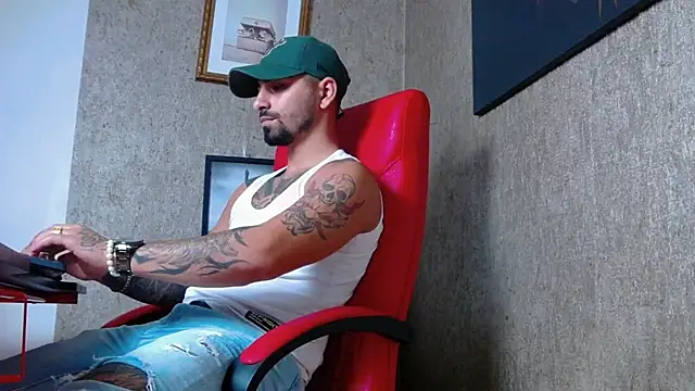 Snapshot of NigelBoydXXX chatting on January 2025 07:42:01 PM NigelBoydXXX online show from January 2025 07:42:01 PM