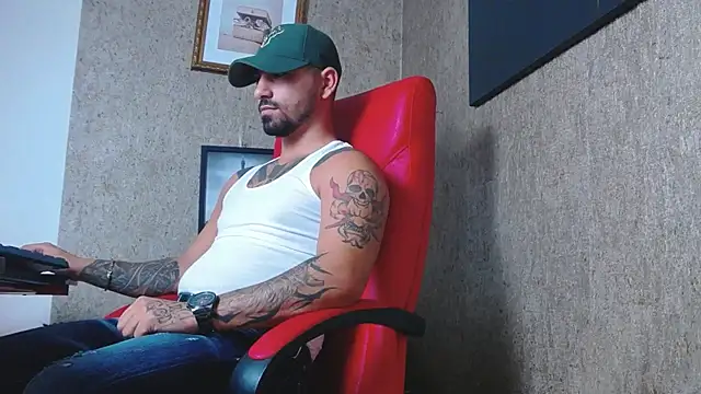 Snapshot of NigelBoydXXX chatting on January 2025 10:35:02 PM NigelBoydXXX online show from January 2025 10:35:02 PM