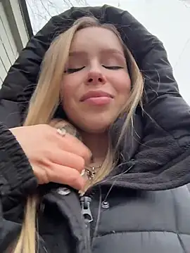 Snapshot of mur_girl chatting on November 2025 11:44:01 AM mur girl online show from November 2025 11:44:01 AM