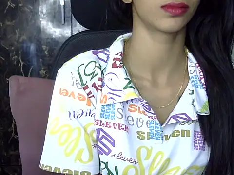 MAAYRA 09 online show from January 2025 06:43:02 PM