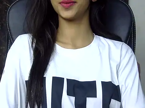 MAAYRA 09 online show from March 2025 06:22:01 PM