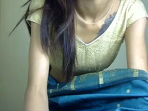 Snapshot of MAAYRA_09 chatting on April 2026 09:02:01 AM MAAYRA 09 online show from April 2026 09:02:01 AM