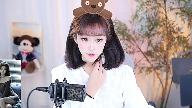 Snapshot of Arwyn-rr chatting on December 2024 12:19:02 PM Arwyn-rr online show from December 2024 12:19:02 PM