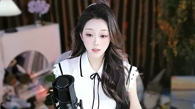 Snapshot of Arwyn-rr chatting on November 2025 09:08:02 AM Arwyn-rr online show from November 2025 09:08:02 AM