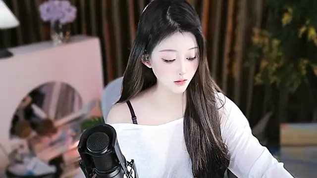 Snapshot of Arwyn-rr chatting on November 2025 11:31:02 AM Arwyn-rr online show from November 2025 11:31:02 AM