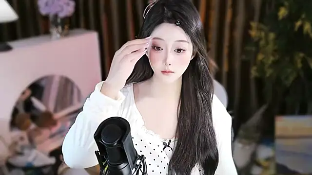 Snapshot of Arwyn-rr chatting on November 2025 11:09:02 AM Arwyn-rr online show from November 2025 11:09:02 AM