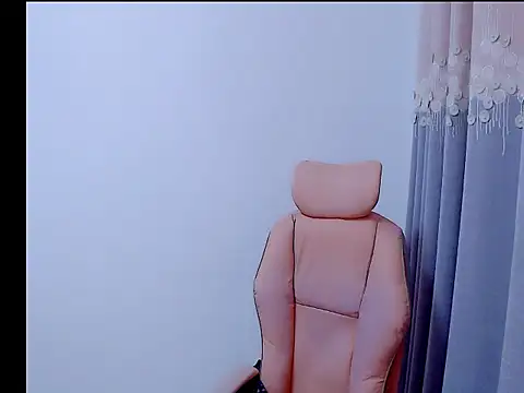 Snapshot of Little-sweet chatting on October 2025 01:15:01 AM Little-sweet online show from October 2025 01:15:01 AM