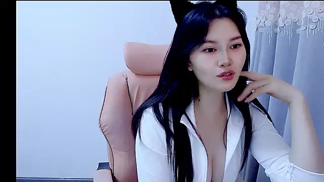 Snapshot of Little-sweet chatting on October 2025 01:28:01 AM Little-sweet online show from October 2025 01:28:01 AM