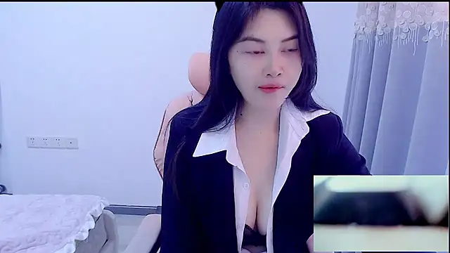 Snapshot of Little-sweet chatting on December 2025 01:02:02 AM Little-sweet online show from December 2025 01:02:02 AM