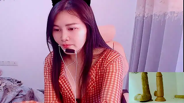 Snapshot of Little-sweet chatting on December 2025 04:06:01 AM Little-sweet online show from December 2025 04:06:01 AM