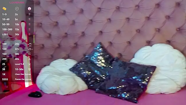 Snapshot of Erikka__ chatting on September 2025 01:14:02 PM Erikka online show from September 2025 01:14:02 PM