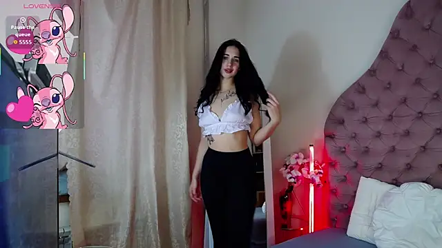 Snapshot of Erikka__ chatting on October 2025 01:11:02 PM Erikka online show from October 2025 01:11:02 PM