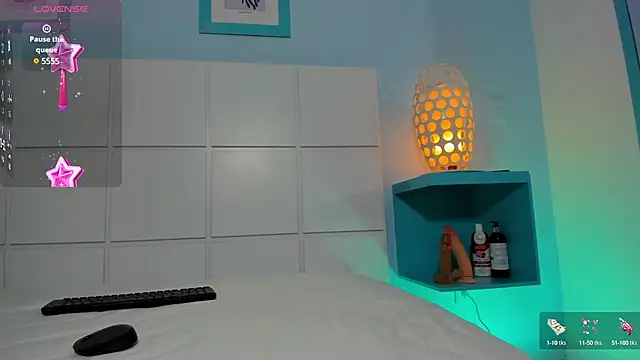 LaraSpark online show from March 2025 12:44:02 PM