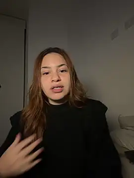 Snapshot of AgnesCampp chatting on September 2025 12:14:01 AM AgnesCampp online show from September 2025 12:14:01 AM