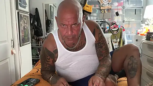 joeytatts66 online show from October 2025 01:20:01 AM