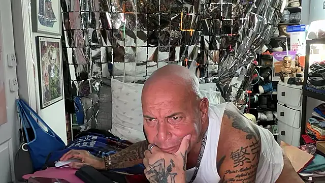joeytatts66 online show from April 2026 02:27:02 AM