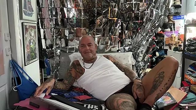 joeytatts66 online show from April 2026 01:21:02 AM