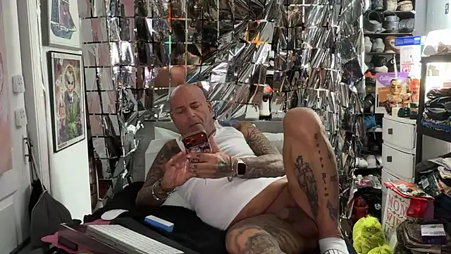 joeytatts66 online show from May 2026 01:11:01 AM