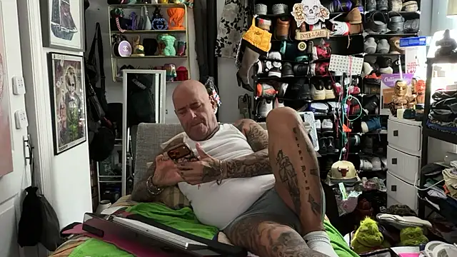 Snapshot of joeytatts66 chatting on May 2026 01:02:02 AM joeytatts66 online show from May 2026 01:02:02 AM