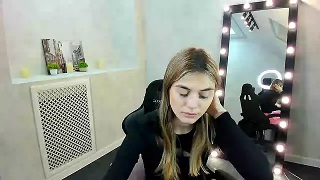 Cherry Price online show from December 2024 12:38:01 AM