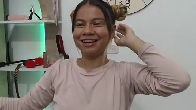 Snapshot of Naomi991 chatting on September 2025 08:34:02 PM Naomi991 online show from September 2025 08:34:02 PM