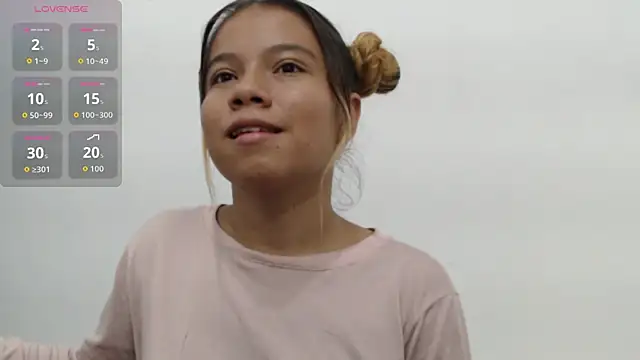 Snapshot of Naomi991 chatting on October 2025 07:58:02 PM Naomi991 online show from October 2025 07:58:02 PM