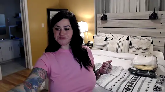 Snapshot of TexasTattooedHouseWife chatting on March 2025 07:11:02 PM TexasTattooedHouseWife online show from March 2025 07:11:02 PM